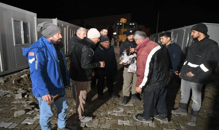 Deprem bölgesinde gece mesaisi