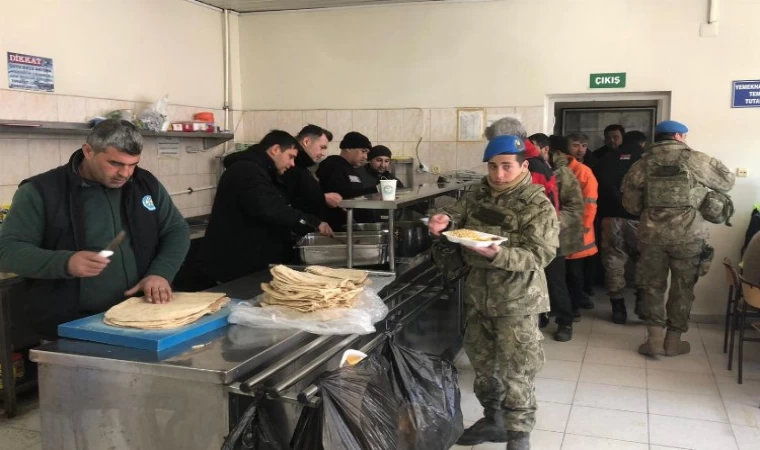 Kahramanmaraş’ta Manisa’dan üç öğün yemek desteği