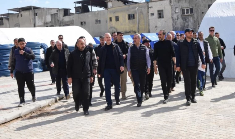 Başkan Güngör, Bakan Soylu ile Geçici Esnaf Çarşılarını Ziyaret Etti