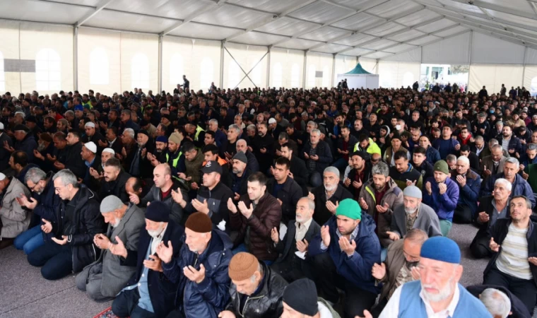 Depremde Hayatını Kaybedenler Dualarla Yâd Edildi