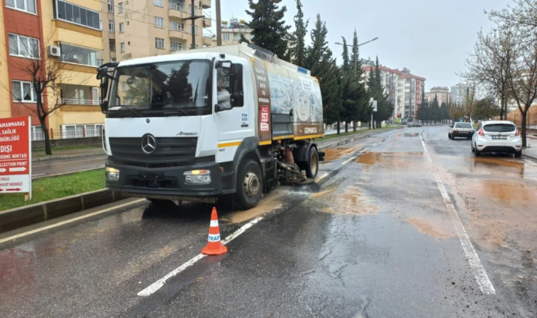 Yağışın Arterlerde Bıraktığı İzler Siliniyor