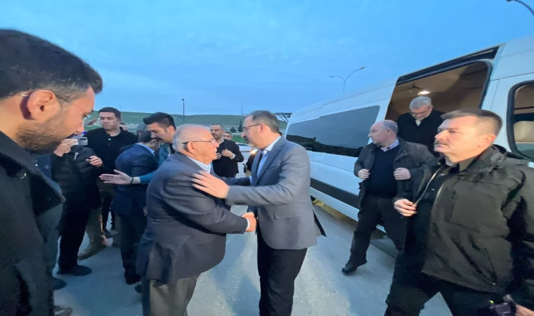 Bakan Kasapoğlu, EXPO 2023 alanındaki depremzedelerle bir araya geldi