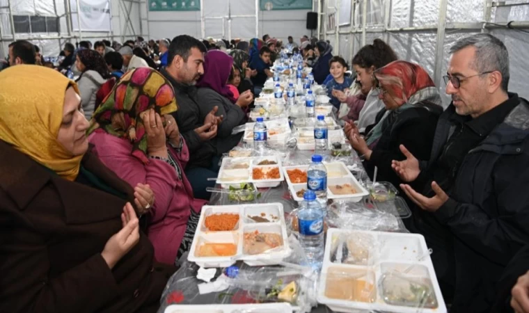 Başkan Güngör, İftarda Gönül Sofralarına Misafir Oldu