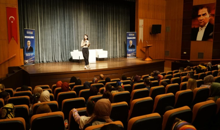 Yazar Kangal; “Çocukların Rol Modeli Ebeveynleridir”