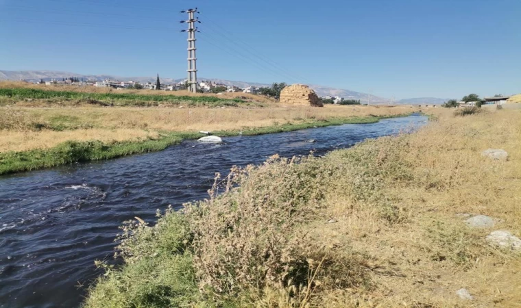 Aksu Çayı halen zehir saçıyor