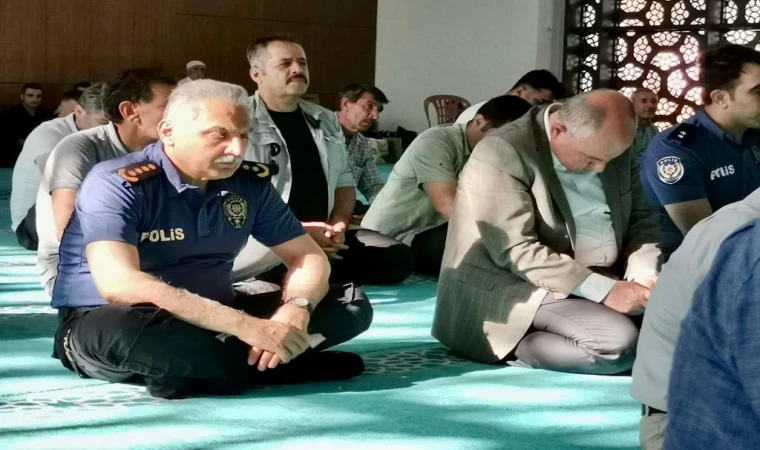 Depremde hayatını kaybeden polisler ve vatandaşlar için mevlit okutuldu