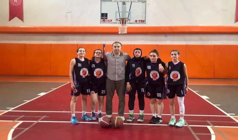 Her şartta ayakta, her şartta sahada