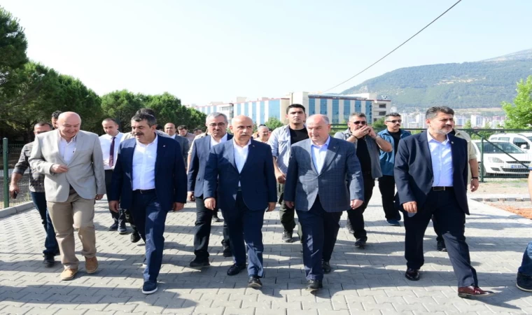 Milli Eğitim Bakanı Prof. Dr. Yusuf Tekin, KSÜ Konteyner Kenti Ziyaret Etti