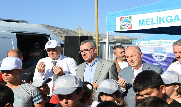 Başkan Güngör, “Kalıcı Konutların da 1 Yıl İçerisinde Teslimi Yapılacak”