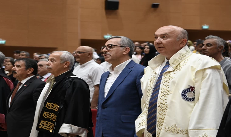 Başkan Güngör, Tıp Öğrencilerinin Mezuniyet Heyecanına Ortak Oldu