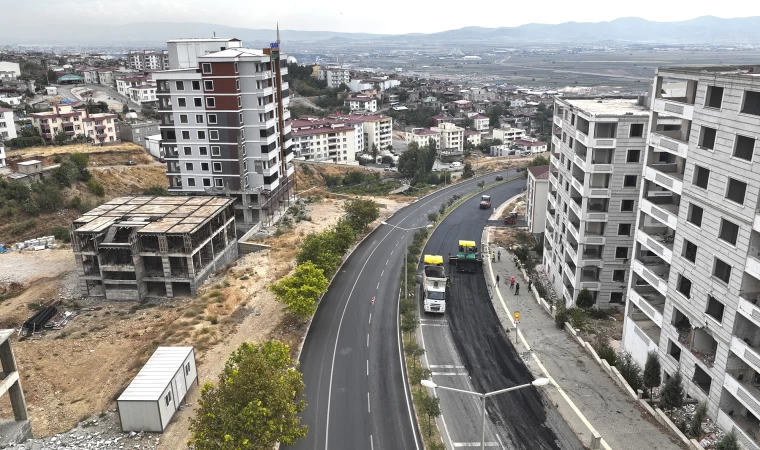 Adil Erdem Bayazıt Caddesi’nde Asfalt Serimi Sürüyor