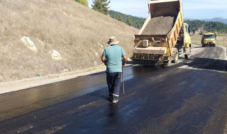 Andırın’da Kırsal Mahalle Yolları Bir Bir Yenileniyor