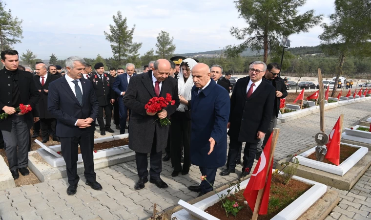 Başkan Güngör, KKTC Cumhurbaşkanı Tatar ile Kapıçam Mezarlığı’nı Ziyaret Etti