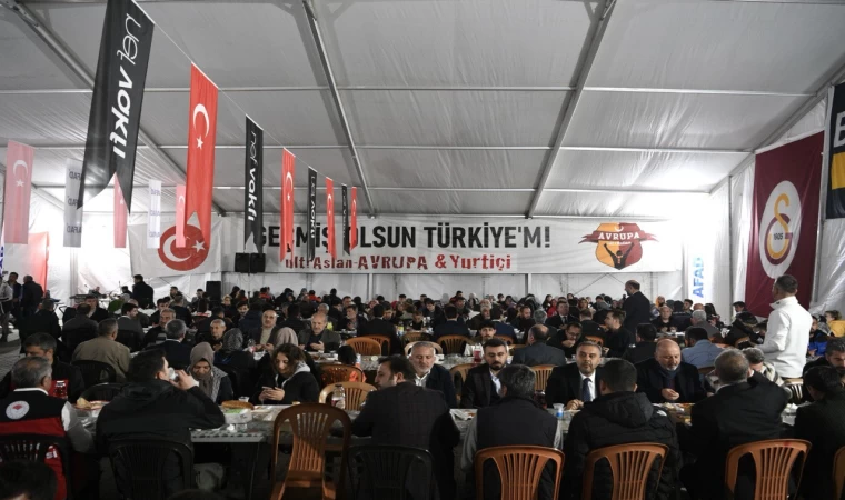 Başkan Güngör, Galatasaray Konteyner Kent’te Vatandaşlarla İftar Yaptı