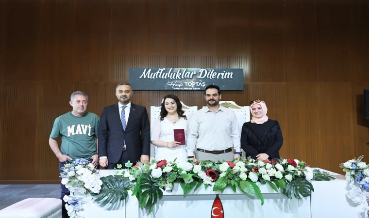 Başkan Hanifi Toptaş, ilk nikahı kıydı