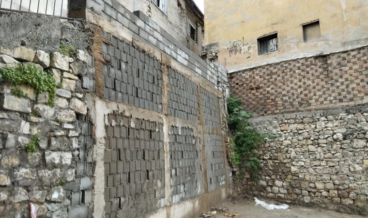 Dulkadiroğlu’ndan Ekmekçi Mahallesinde İstinat Duvarı Ve Parke Çalışması