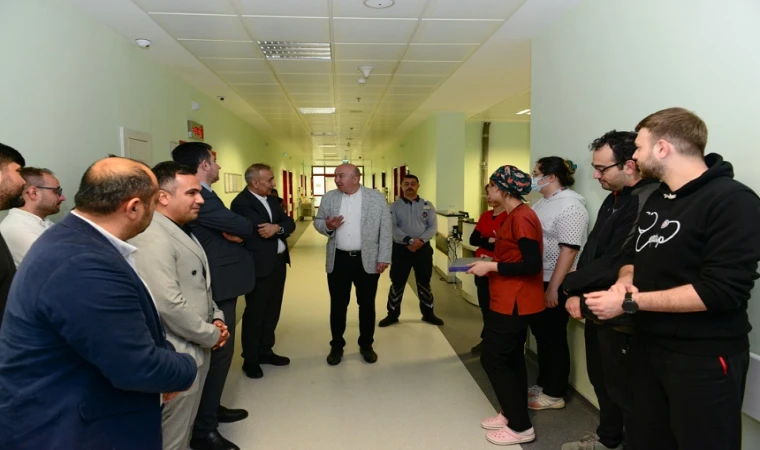 Rektör Yasım, Hastane Personeli ile Bayramlaştı