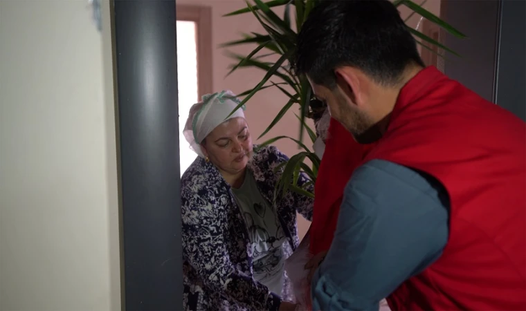 Tebrik Çiçekleri Depremzedelerin Yeni Evlerini Süsledi