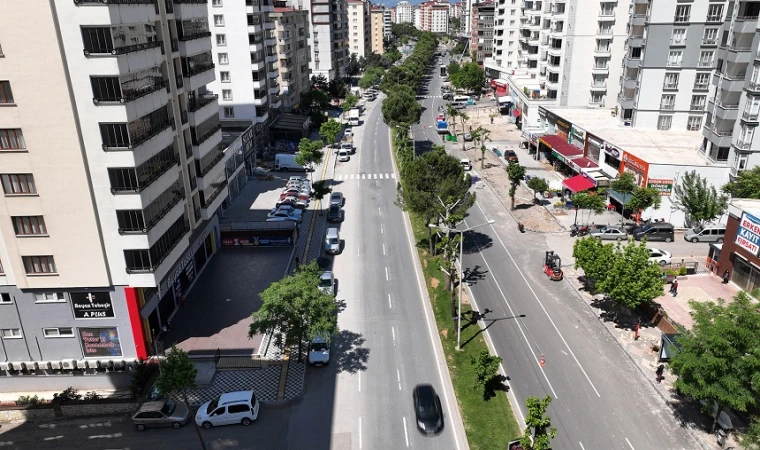 Büyükşehir, İsmet Karaokur Bulvarı’nda Yaya Trafiğini İyileştiriyor