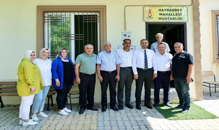 Başkan Toptaş, muhtarlarla buluşup, esnafları ziyaret ederek güne başladı