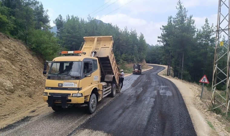 Büyükşehir, Andırın’da 6 Mahalleye Ulaşım Sağlayan Grup Yolunu Yeniliyor