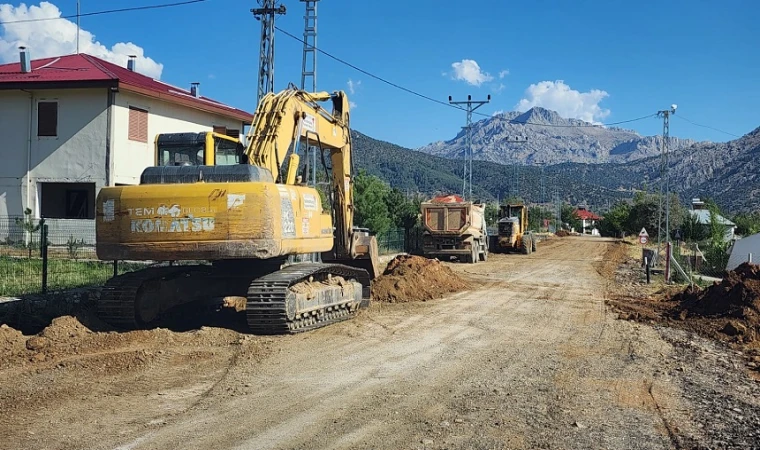 Büyükşehir, Göksun’da Bir Grup Yolunun Daha Standardını Artırıyor