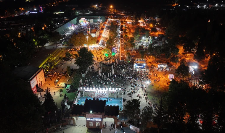 Geleneksel Ağustos Fuarı, Ziyaretçi Akınına Uğruyor