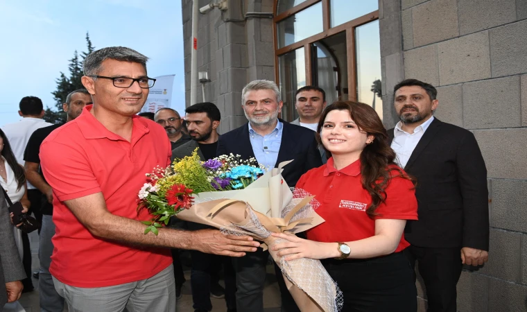Milli Sporcu Yusuf Dikeç, Ağustos Fuarı’nda Hemşehrileriyle Buluştu