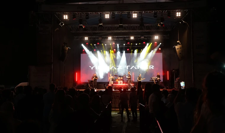Pop Müziğin Sevilen İsmi Yılmaz Taner, Şarkılarıyla Unutulmaz Gece Yaşattı