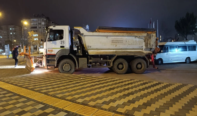 Büyükşehir, Yağışlarla Oluşabilecek Aksamaların Önüne Geçmek İçin Nöbetini Sürdürüyor