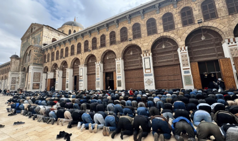 Şam’da Tarihi Emevi Camii’nde 3. Cuma Namazı Kılındı