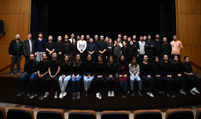 Büyükşehir’in Tiyatro Okulu ‘Sahne Maraş’ Perde Diyor