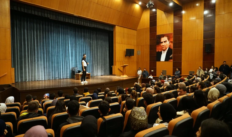 Gri Koç Anlattı, Gençler Büyük Bir İlgiyle Dinledi