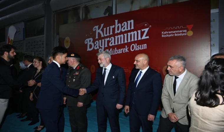 Geleneksel Bayramlaşma Töreninde Şehir Protokolü ve Vatandaşlar Bir Araya Geldi