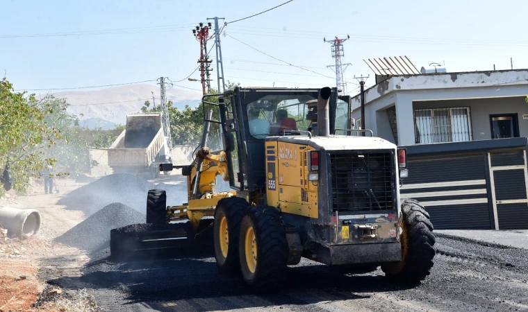 Dulkadiroğlu’nda Yol Yapım Seferberliğimiz Sıcak Asfalt Çalışmalarıyla Devam Ediyor