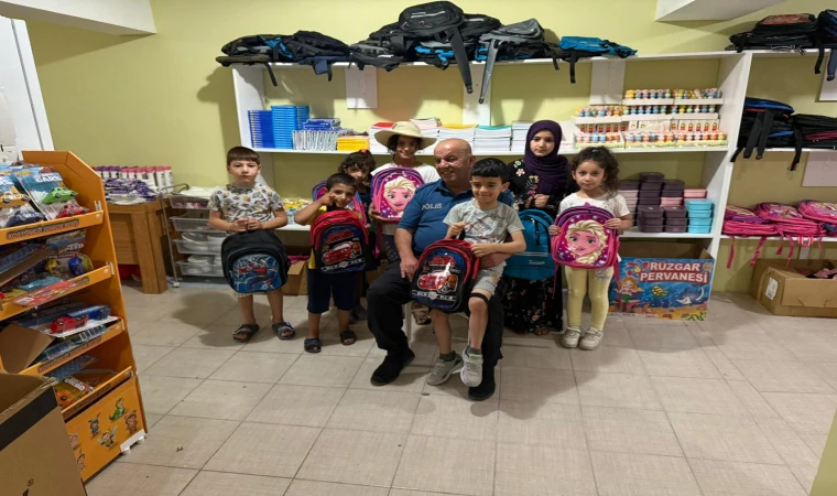Hayırsever Polis Memuru Mustafa Şahin’den Anlamlı Proje: “Askıda Kırtasiye”