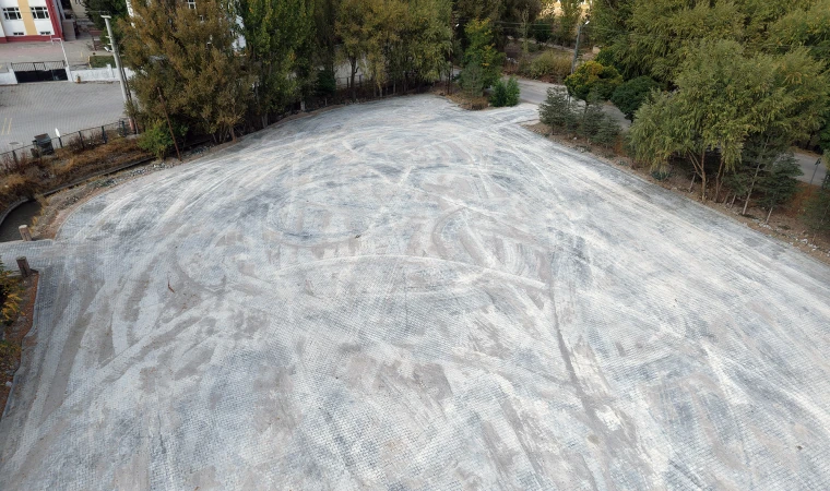 Büyükşehir, Elbistan Geçit Mahallesi’nde Sosyal Alanın Standardını İyileştirdi