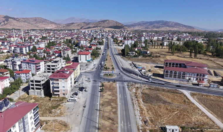 Büyükşehir, Göksun Kavşağı’nda Trafik Akışını Rahatlattı