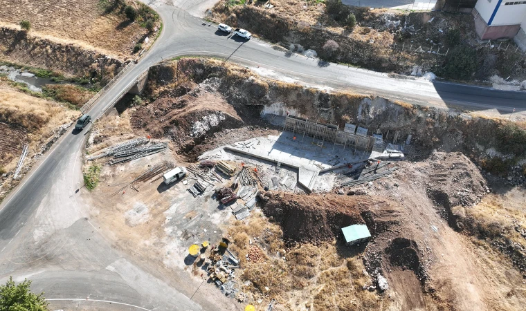 Büyükşehir Pazarcık’ta Yarım Asırlık Eski Köprüyü Yeniliyor