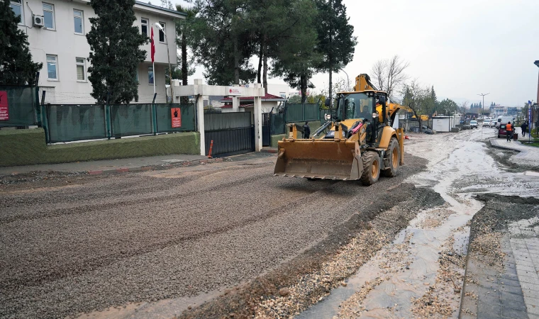 KASKİ Sahada; Sağanak Yağışın İzleri Bir Bir Siliniyor