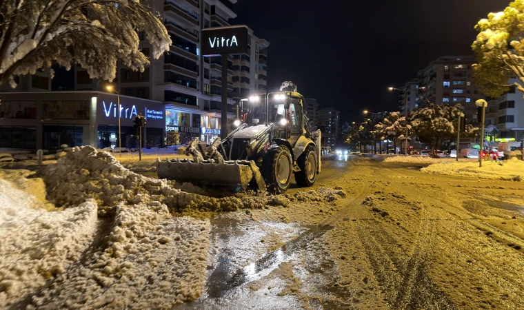 Büyükşehir, Karla Mücadelede Mesai Mefhumu Gözetmeksizin Sahada