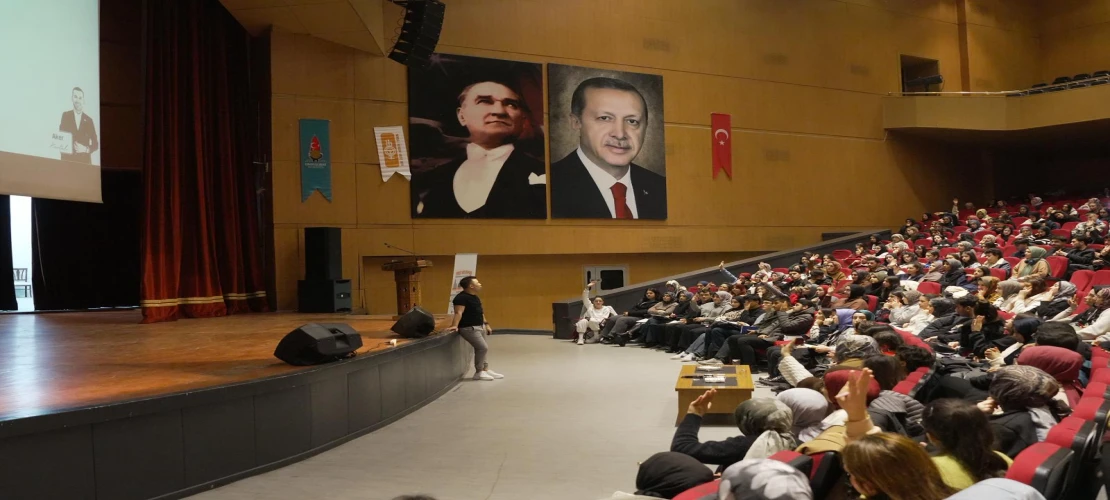 Onikişubat Belediyesi’nin YKS ve KPSS Kazandıran Taktikler Kampı yoğun katılımla başladı