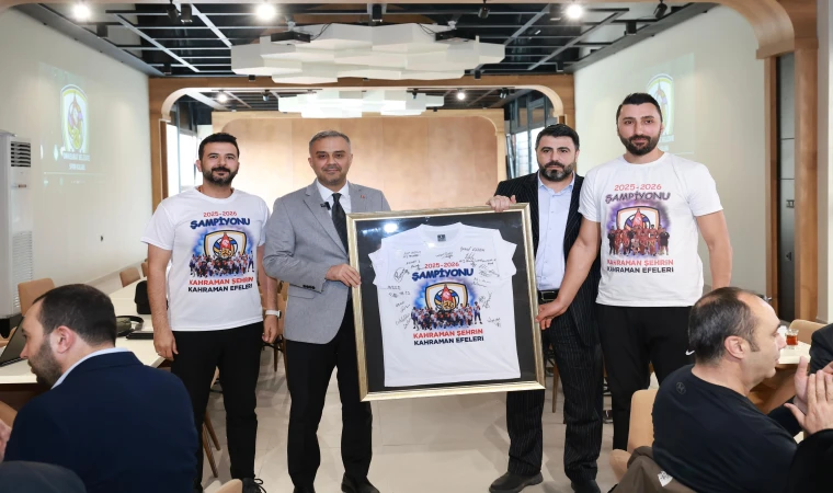 Başkan Toptaş, Efeler Ligi’ne yükselen Onikişubat Belediye Spor ile şampiyonluk yemeğinde buluştu