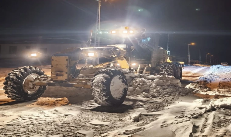 Büyükşehir, Göksun Kırsalında Kar Mesaisini Sürdürüyor