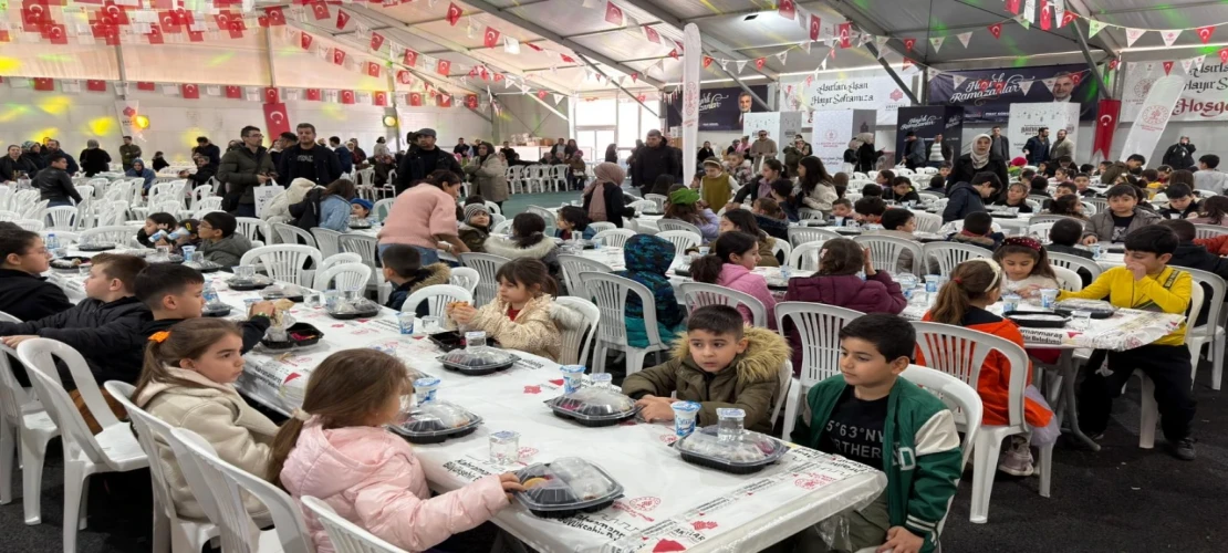 Ramazan’ın En Tatlı Sofrası Kuruldu, Çocuklar Tekne Orucuyla İftarını Açtı