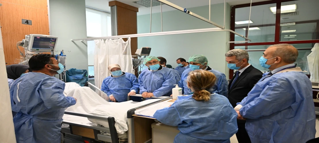 Milletvekillerinden Yaralı Öğrencilere Ziyaret