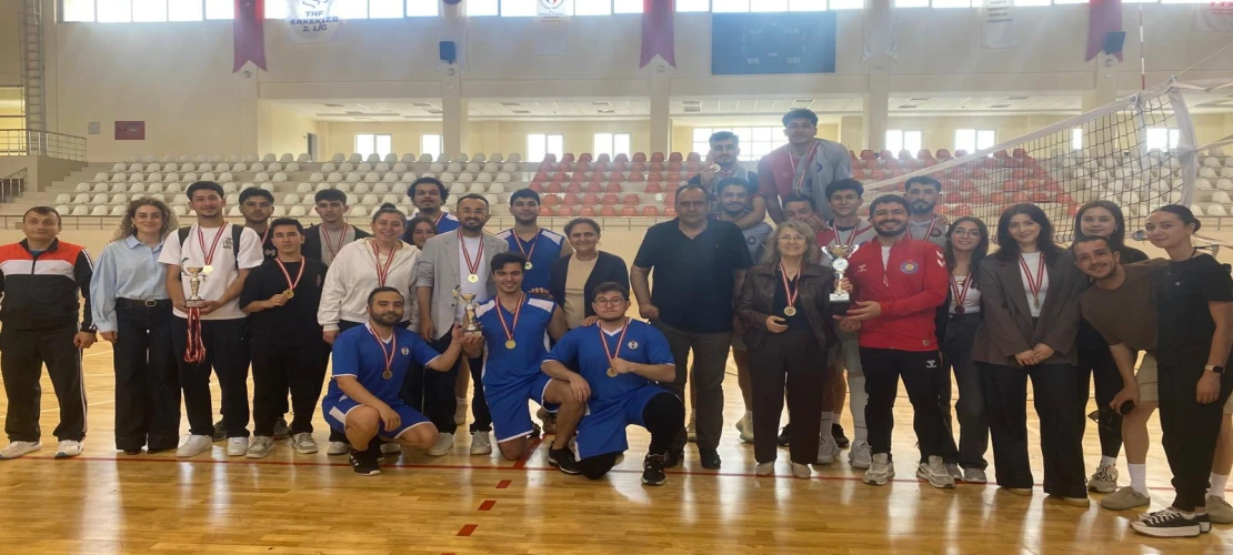 19 Mayıs Gençlik Haftası Voleybol Turnuvası Tamamlandı