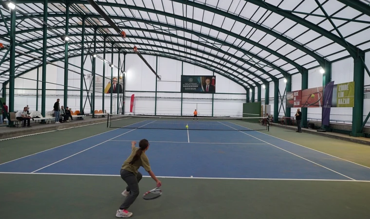 19 Mayıs Tenis Turnuvası, 62 Genç Sporcunun Katılımıyla Başladı