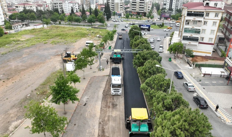 Büyükşehir, Ahır Dağı Caddesi’nde Asfalt Serimine Başladı
