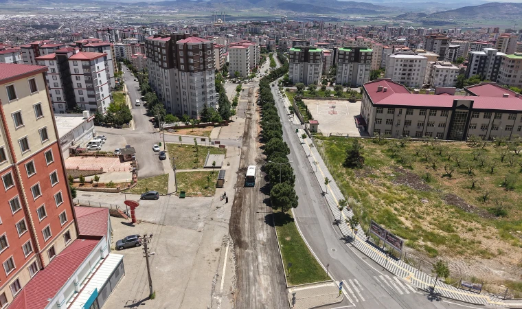 Büyükşehir, Ahır Dağı Caddesi’ni Asfalta Hazırlıyor